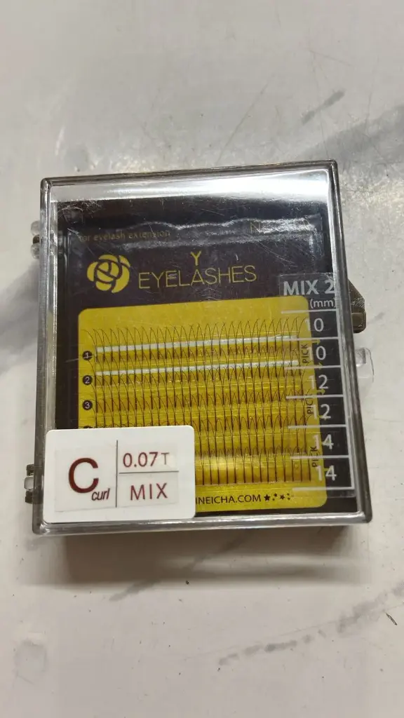 Extensiones de pestañas Y x 6 lineas